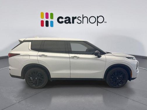 White Diamond 2024 Mitsubishi Outlander SE S-AWC