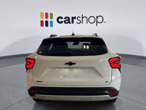 Summit White 2025 Chevrolet Trax LT