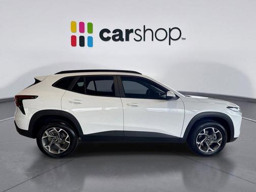 Summit White 2025 Chevrolet Trax LT