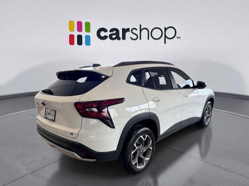Summit White 2025 Chevrolet Trax LT