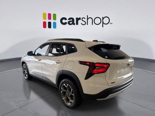 Summit White 2025 Chevrolet Trax LT
