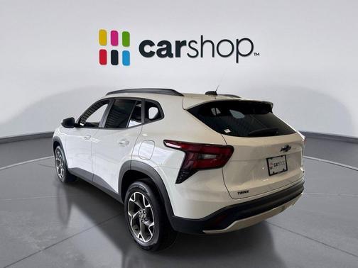 Summit White 2025 Chevrolet Trax LT