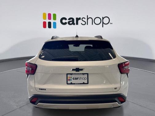 Summit White 2025 Chevrolet Trax LT