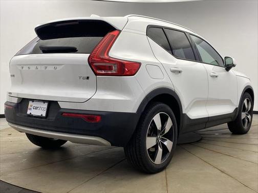 2021 Volvo XC40 T5 Momentum