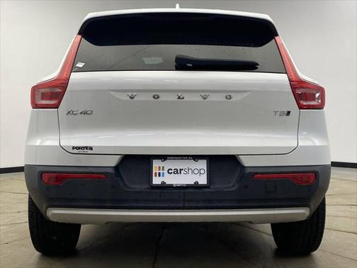 2021 Volvo XC40 T5 Momentum