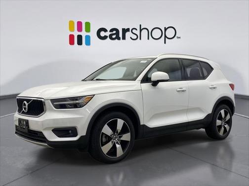 2021 Volvo XC40 T5 Momentum
