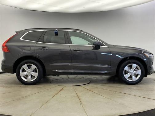 2022 Volvo XC60 Momentum