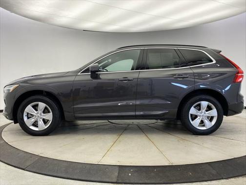 2022 Volvo XC60 Momentum
