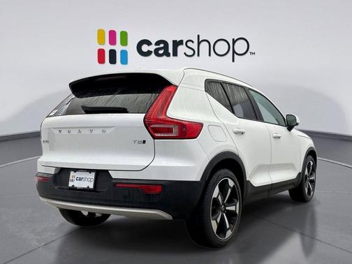 2022 Volvo XC40 T5 Momentum