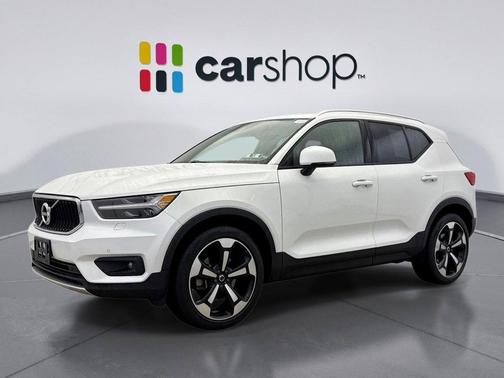 2022 Volvo XC40 T5 Momentum