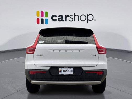 2022 Volvo XC40 T5 Momentum