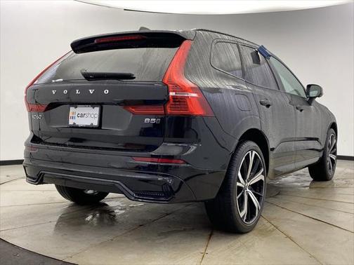 2023 Volvo XC60 B5 Ultimate Dark Theme