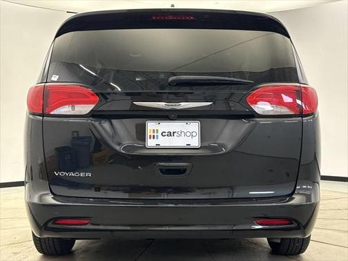 2022 Chrysler Voyager LX