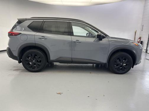 Boulder Gray Pearl/Super Black 2023 Nissan Rogue SV
