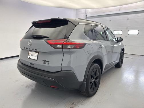 Boulder Gray Pearl/Super Black 2023 Nissan Rogue SV