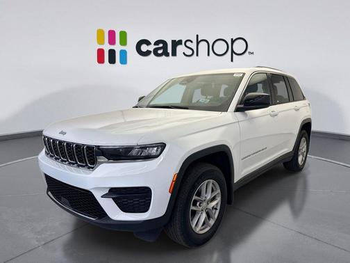 Bright White Clearcoat 2023 Jeep Grand Cherokee Laredo