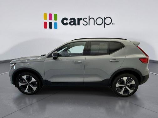 Vapour Gray 2025 Volvo XC40 B5 Plus Dark Theme