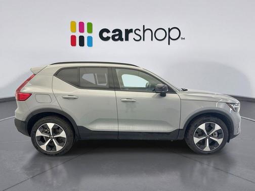 Vapour Gray 2025 Volvo XC40 B5 Plus Dark Theme