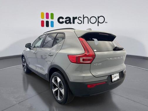 Vapour Gray 2025 Volvo XC40 B5 Plus Dark Theme