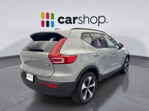 Vapour Gray 2025 Volvo XC40 B5 Plus Dark Theme