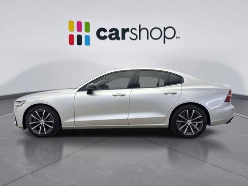 2022 Volvo S60 T5 Momentum