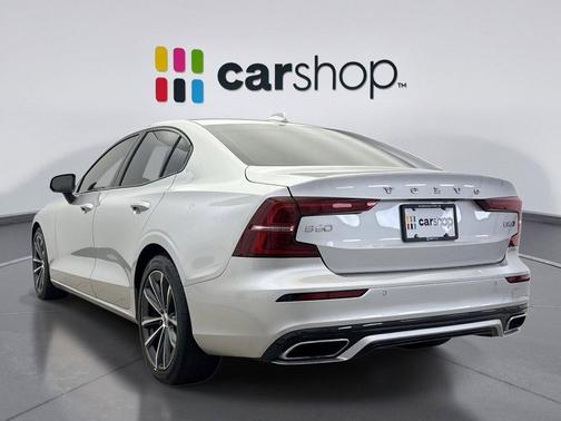 2022 Volvo S60 T5 Momentum