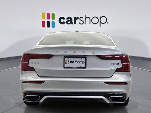 2022 Volvo S60 T5 Momentum