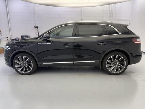 INFINITE BLACK MET CC 2023 Lincoln Nautilus Reserve