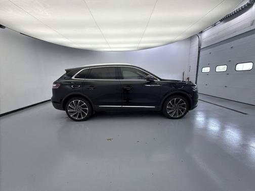 INFINITE BLACK MET CC 2023 Lincoln Nautilus Reserve