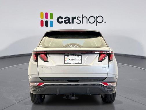 Shimmering Silver 2024 Hyundai TUCSON SE