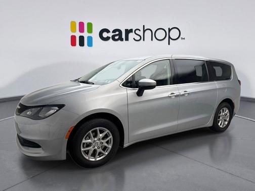 Silver Mist Clearcoat 2023 Chrysler Voyager LX