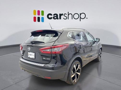 Magnetic Black Pearl 2022 Nissan Rogue Sport SL