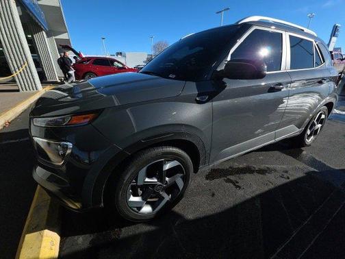 2025 Hyundai VENUE SEL