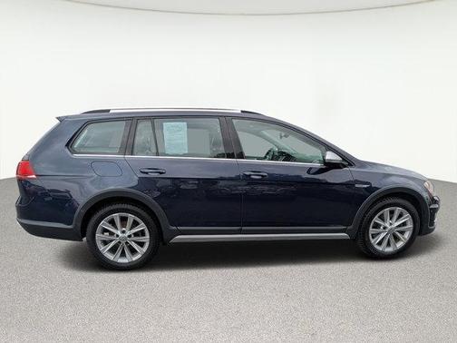 2017 Volkswagen Golf Alltrack TSI S