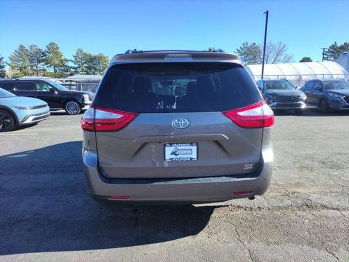 2016 Toyota Sienna XLE