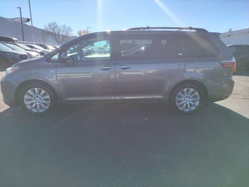 2016 Toyota Sienna XLE