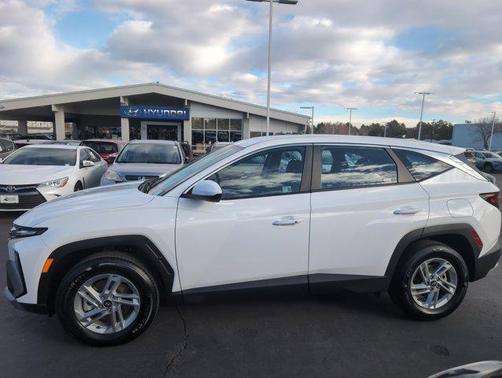 2025 Hyundai TUCSON SE