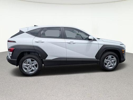 2025 Hyundai KONA SE