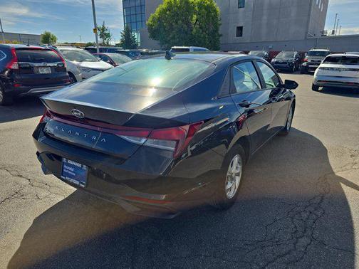2023 Hyundai ELANTRA SE