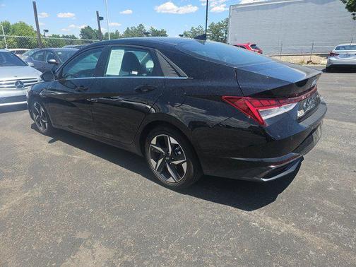 2023 Hyundai ELANTRA Limited
