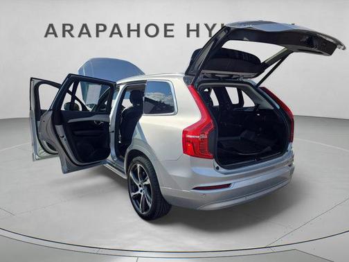 2022 Volvo XC90 T5 Momentum