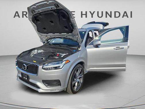 2022 Volvo XC90 T5 Momentum