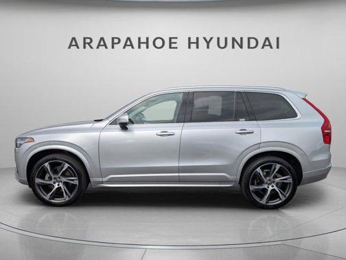 2022 Volvo XC90 T5 Momentum