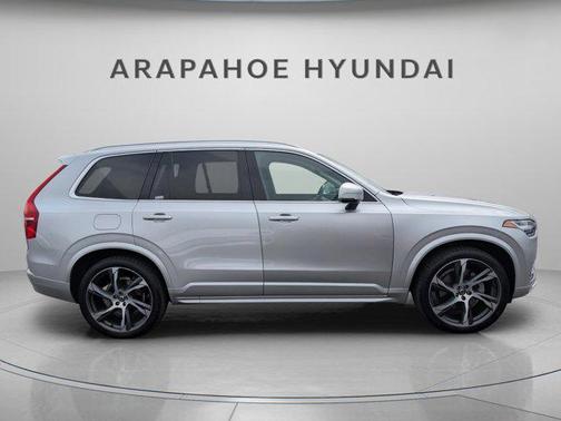 2022 Volvo XC90 T5 Momentum