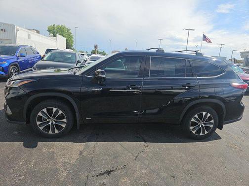 2021 Toyota Highlander Hybrid XLE