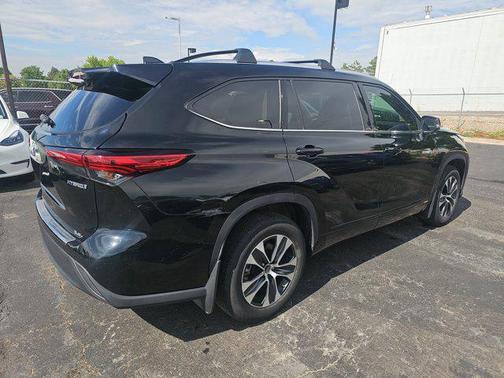 2021 Toyota Highlander Hybrid XLE