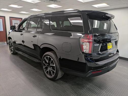 2023 Chevrolet Suburban RST