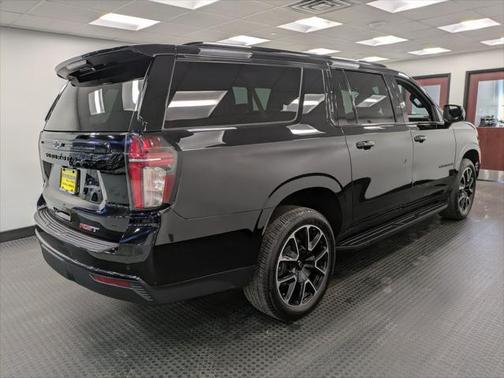 2023 Chevrolet Suburban RST