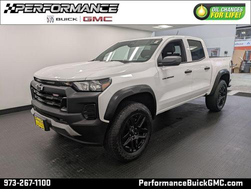 Summit White 2024 Chevrolet Colorado Trail Boss Truck