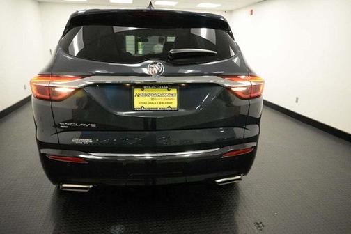 Photo 3 of 18 of 2020 Buick Enclave Essence